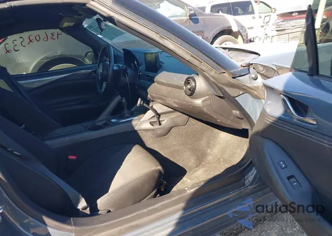 2021 Mazda Mx-5 Miata Club z USA, uszkodzony, nr VIN JM1NDAC79M0457131